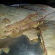 Tarta de jamón y queso con crema de cebolla