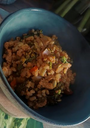 Una foto de • Trigo con pollo en salsa Worcestershire • Worcestershire Chicken with Wheat Berries