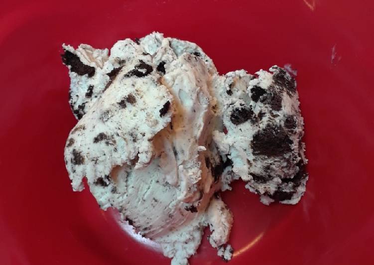 No Churn Cookies and Cream Ice Cream