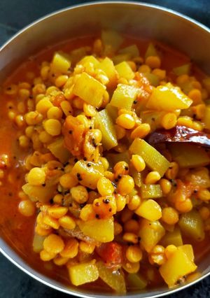 A picture of Bottle Gourd Chana dal Curry.
