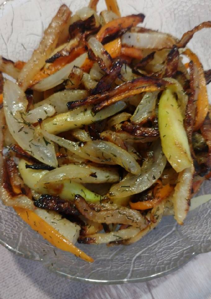 Кольраби тушеная с луком и морковью