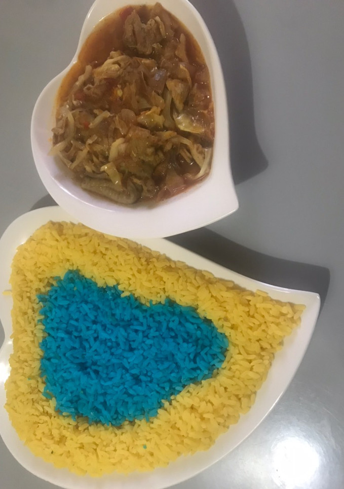 A picture of Color rice with cabbage soup.