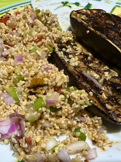 Una foto de Trigo sarraceno con verduras grilladas