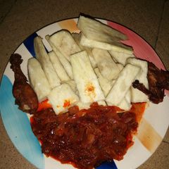 A picture of Boiled yam and sauce.