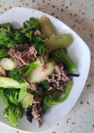 Hình của món Thịt bò xào súp lơ xanh.