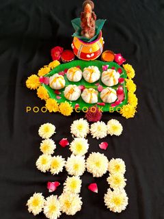 ड्राय फ्रुट उकडीचे मोदक (dryfruit ukadiche modak recipe in marathi) रेसिपी चे मुख्य फोटो