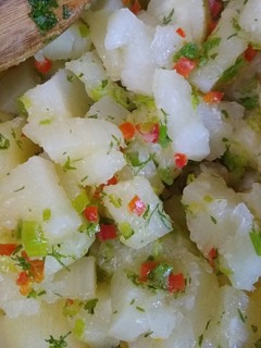 Una foto de Ensalada de yuca 🥗