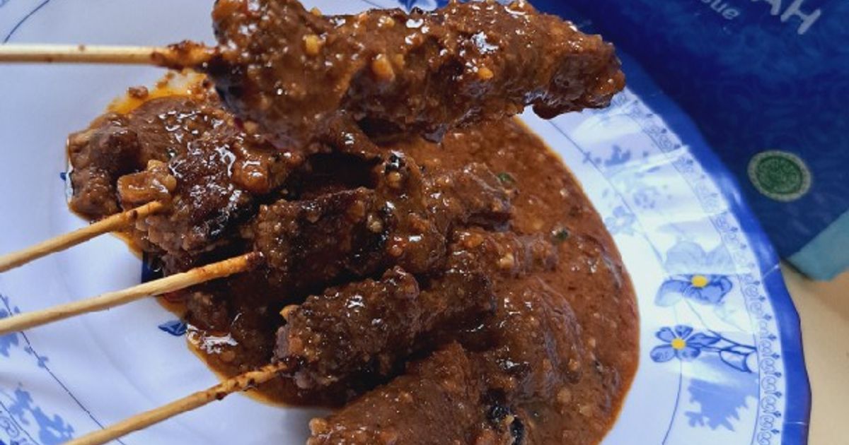 Sate kambing muda (bumbu kacang)