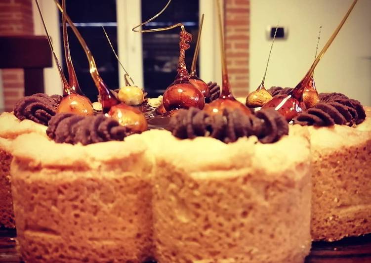 Crostata con frangipane alle nocciole, ganache al cioccolato e nocciole caramellate