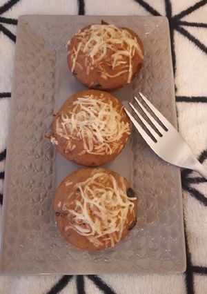 Une photo de Muffins légers olives noires et tomates confites