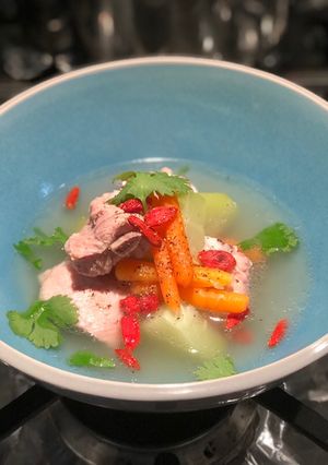 Hình của món Canh sườn non hầm với su su, carrot và kỷ tử.