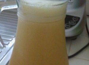 Una foto de Refresco o chicha de naranjapiña😋