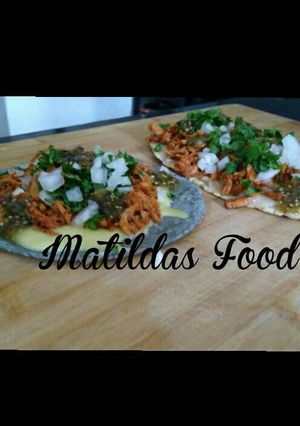 Una foto de 😋🍴Huaraches de chilorio 🍴😍