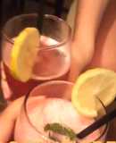 Trago de frutilla (opción con alcohol y sin alcohol)
