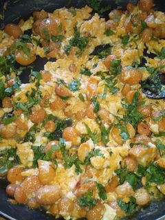 Una foto de Digüeñes con huevos revueltos