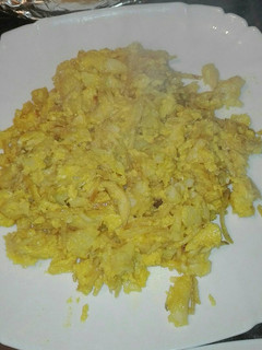 Una foto de Bacalao dorado con huevos camperos en la olla GM g