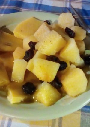 Una foto de Membrillo al vapor con queso y pasas 💛💧⁽⁠⁽⁠ଘ⁠(⁠ ⁠ˊ⁠ᵕ⁠ˋ⁠ ⁠)⁠ଓ⁠⁾⁠⁾