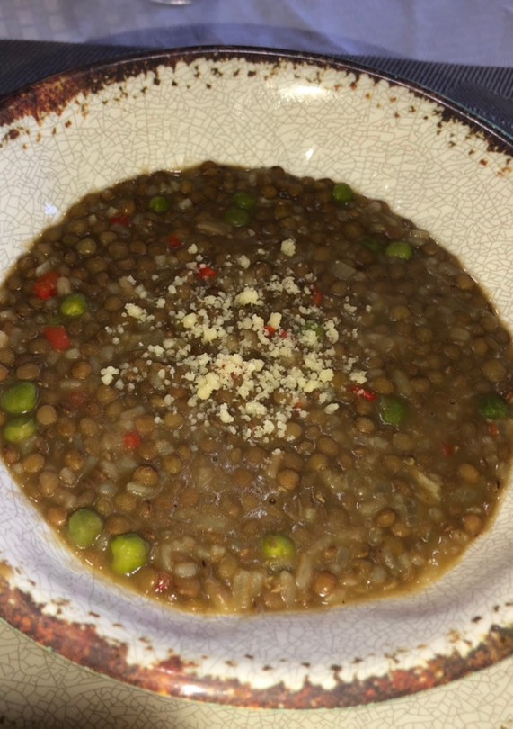 Una foto de Lentejas con arroz y arvejas
