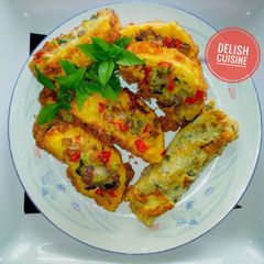 A picture of Yamarita and omelette roll.