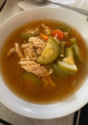 Una foto de Caldo Tlalpeño