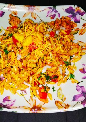 ओली भेळ (oli bhel recipe in marathi) रेसिपी चे मुख्य फोटो 