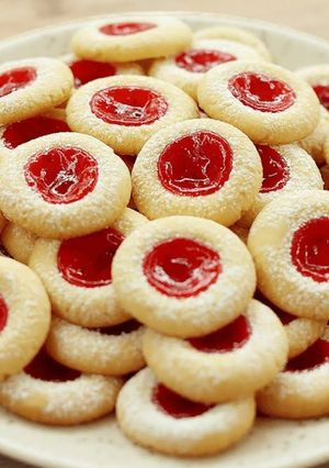 Foto resep Strawberry Thumbprint Cookies Devina Hermawan