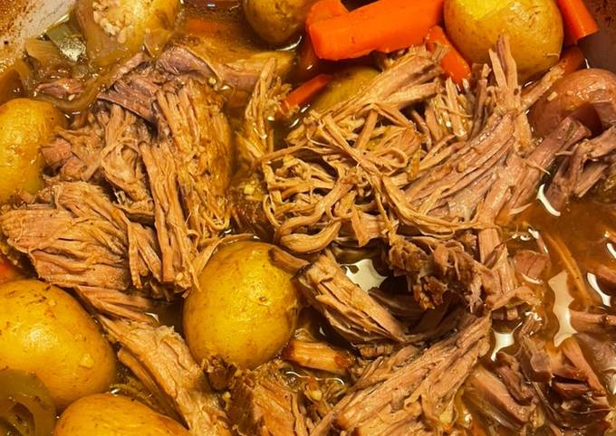 Pot roast in a Dutch oven Recipe by Elyse Rose - Cookpad