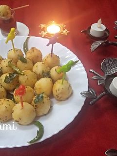 A picture of Suji/Semolina Balls.