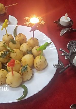 A picture of Suji/Semolina Balls.