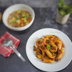 A picture of Udang goreng mentega.