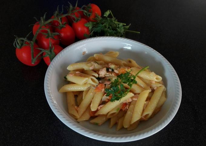 Penne al ragù di salmone