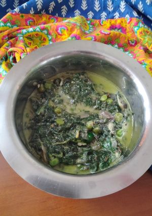 A picture of Matar palak.