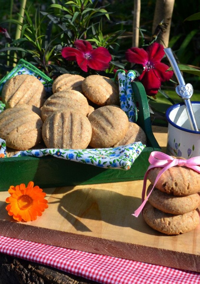 Una foto de Galletitas integrales de miel y coco💜