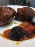 Carrilleras de cerdo con Pasas y ciruelas a la mistela