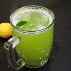 A picture of Green lemonade.