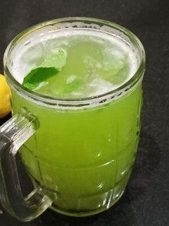 A picture of Green lemonade.