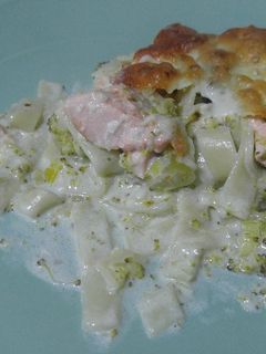 Una foto de Tagliatelle con brócoli y salmón a la nata