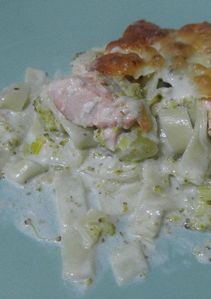 Una foto de Tagliatelle con brócoli y salmón a la nata