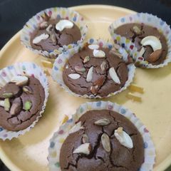 A picture of Chocolate chips cup cake.