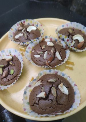 A picture of Chocolate chips cup cake.