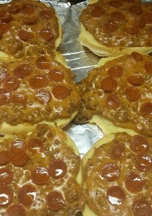 A picture of Pizza Burgers.