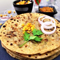 A picture of Shalgam Ka Paratha.