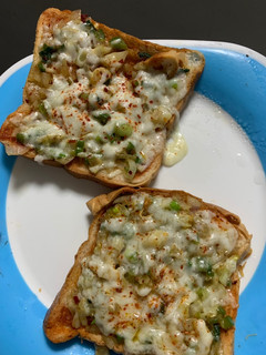 A picture of Bread pizza.