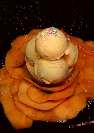 Una foto de Helado cremoso de melocotón elaborado con robot de cocina M.C.Pl
