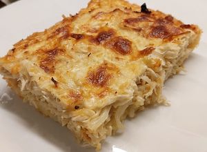 Una foto de Pastel de arroz y pollo