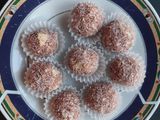 كرات جوز الهند بالشوكولاتة و المكسرات 😋