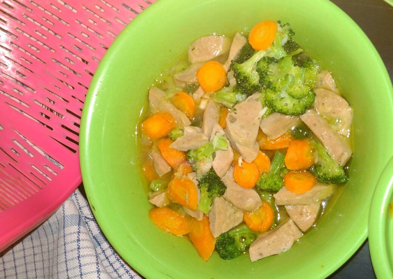 Sayur bening brokoli,wortel and bakso