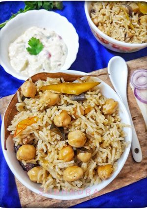 A picture of Chickpea rice.