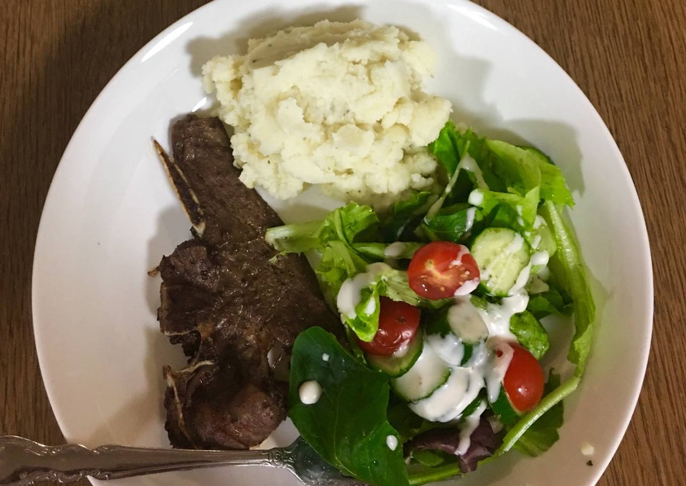 Grilled Lamb chops, mashed potatoes and salad