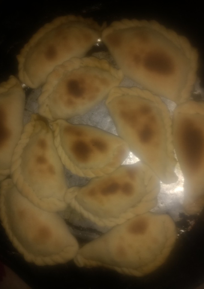 Una foto de Empanadas de pollo y mondongo bien picadito 🎉🎉🎉🎉